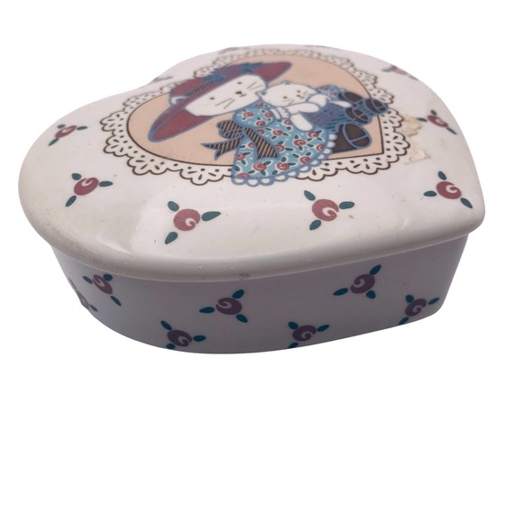 Heart Trinket Box Girl Cat wTeddy Graphic 4” Porcelain made in Japan Vintage - Picture 5 of 6